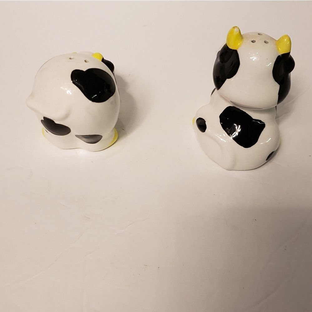 Cow Salt & Pepper Shaker Set - Picture 5 of 8